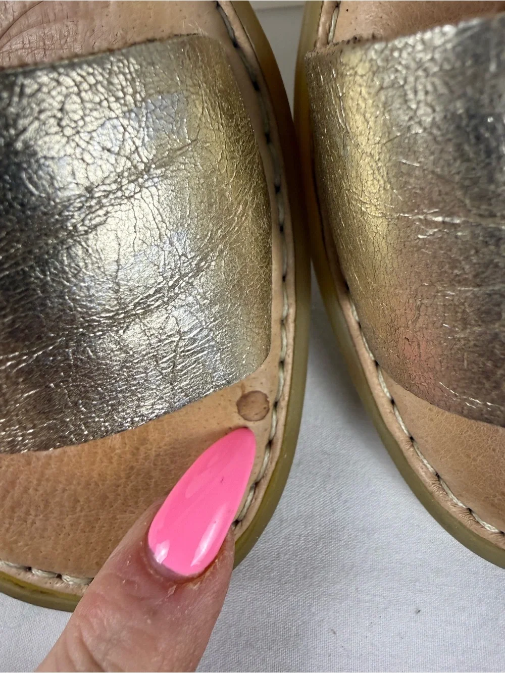 Born | F25510 | Metallic Gold Leather Crisscross Sandals | Ankle Strap | Size 7